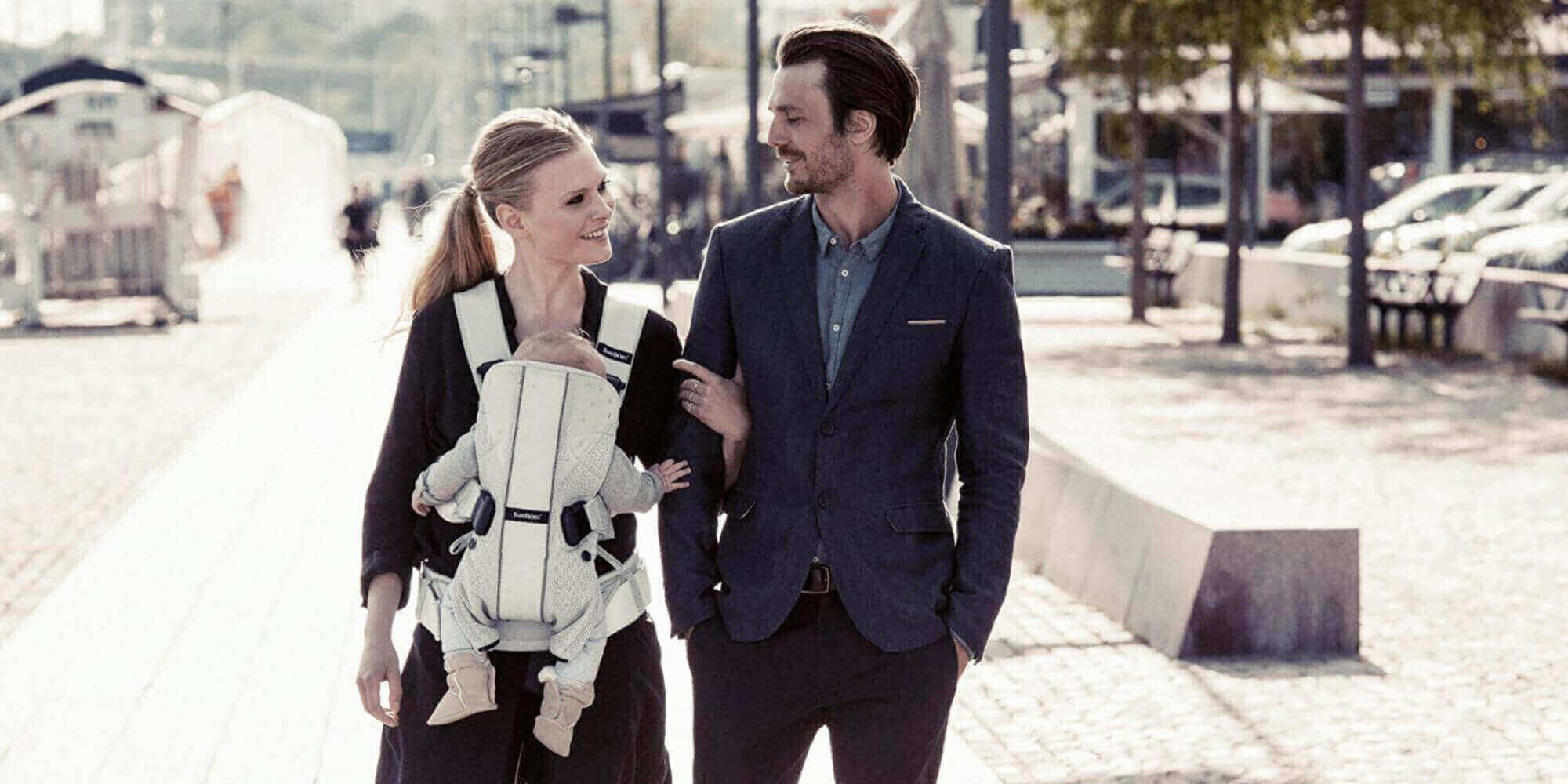 人間工学に基づいたスタイリッシュなデザインと機能性を搭載したbaby bjorn（ベビービョルン）の抱っこ紐キャリアOne+Air（ワンプラスエアー）